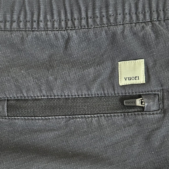 Vuori The Rise The Shine ripstop charcoal pants S - Picture 9 of 12